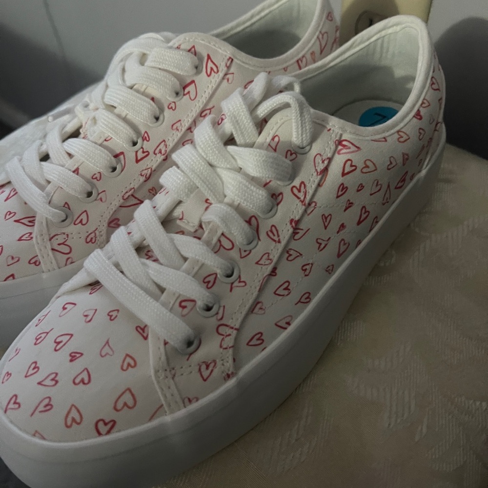 NWT Beautiful White Sneakers with Hearts - Picture 7 of 7